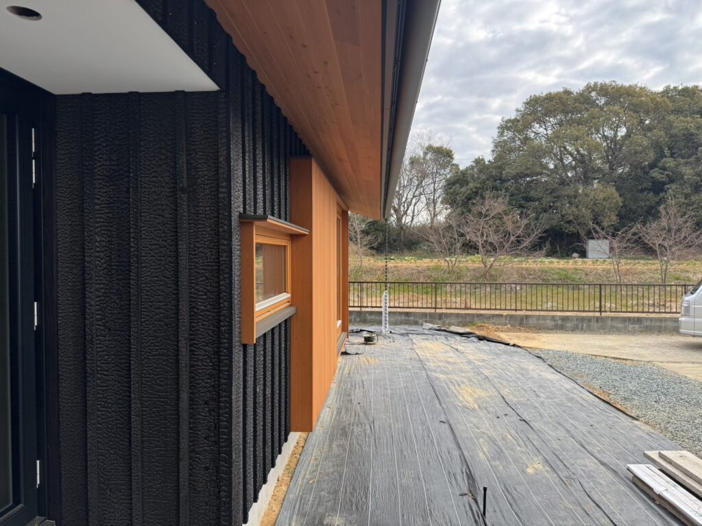 天龍焼杉 外観 平屋